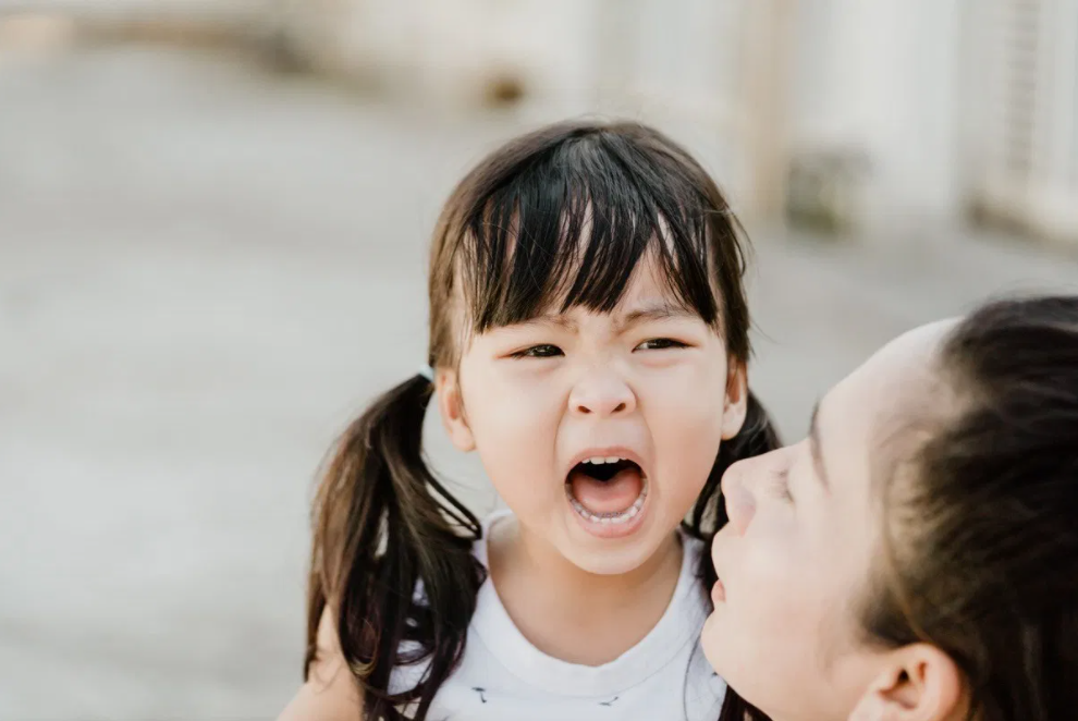 cara menghilangkan kebiasaan anak teriak